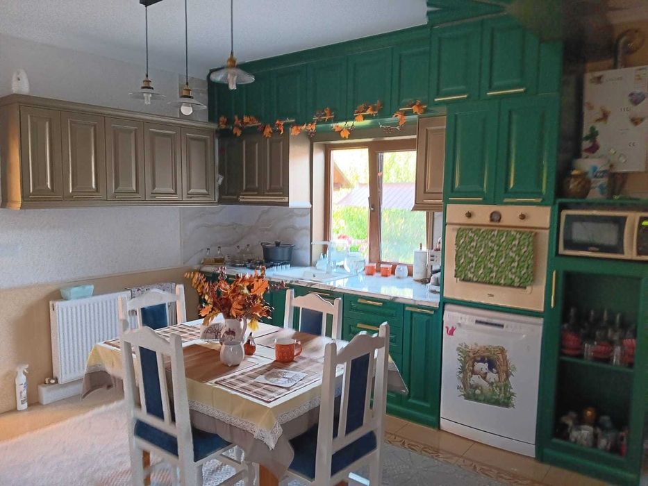 Casa cu mansarda in moinesti la cheie