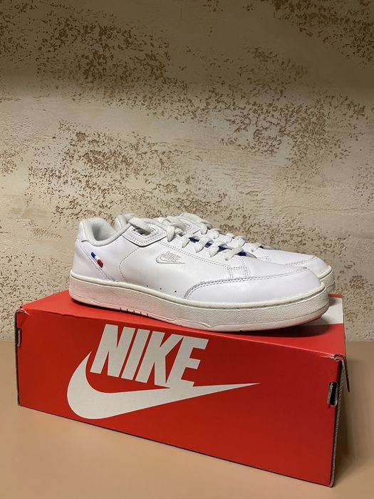 Кожени обувки Nike