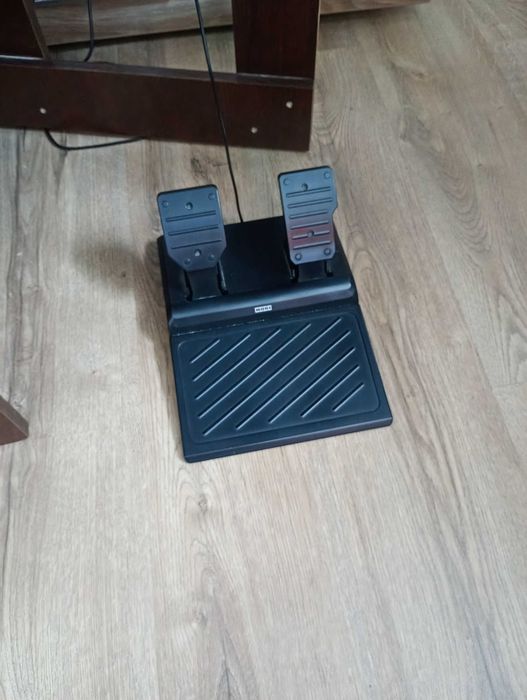 Vând volan hori apex cu pedale nou nouț l am folosit doar de 8 ori