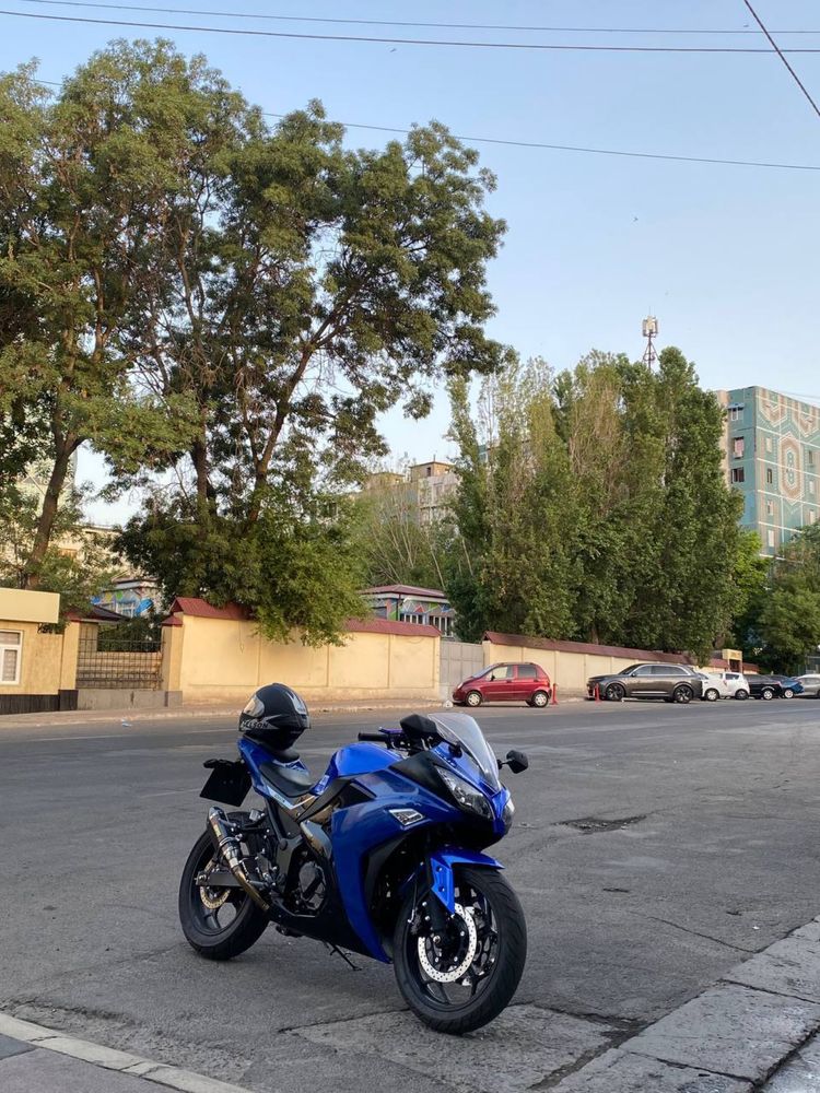 Holati yaxshi ozgina qirilgan joyi bor