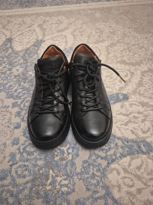 Продаю 2 пары брендовой обуви в отличном состоянии!