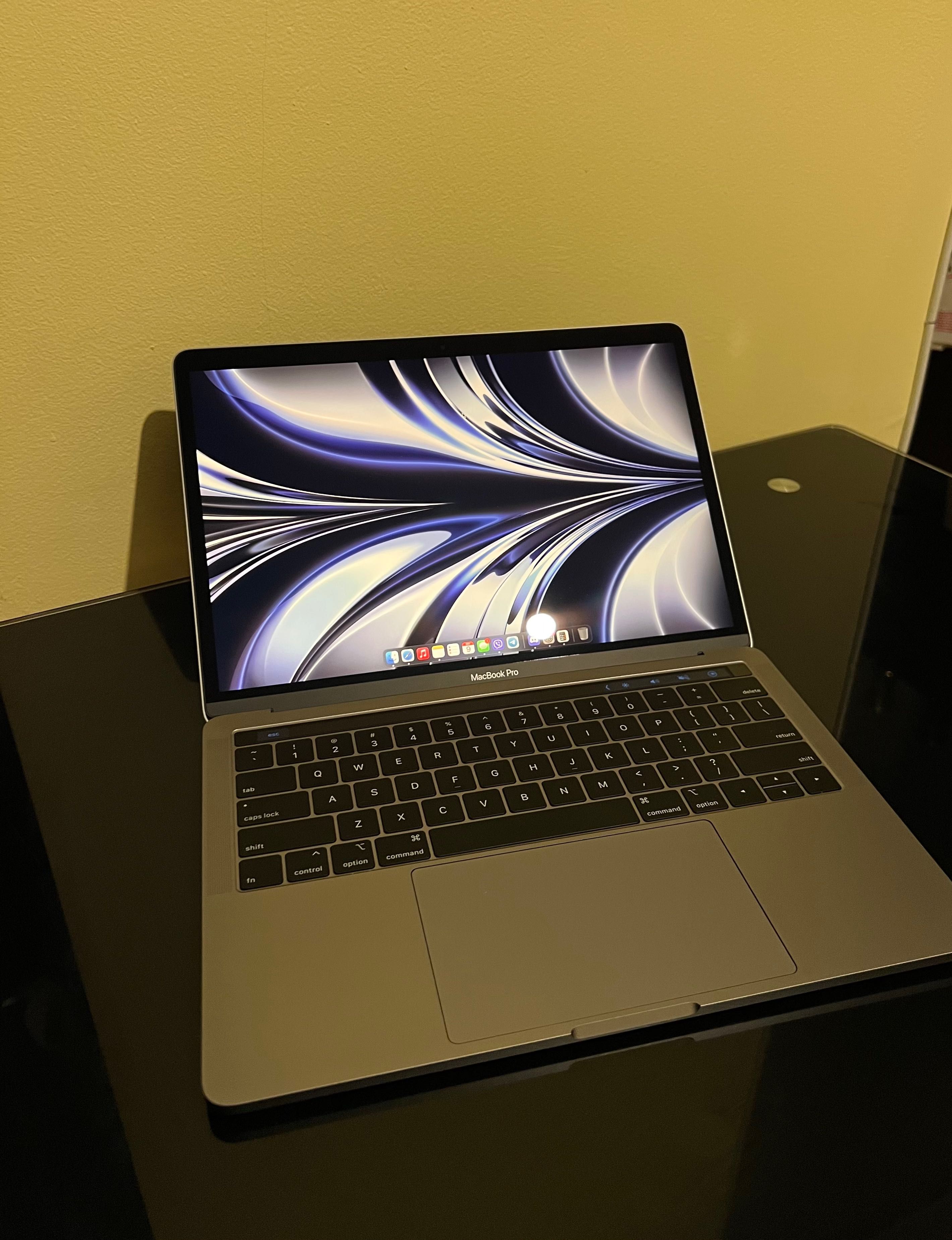 MacBook Pro (13-inch, 2019, Two Thunderbolt 3 ports)