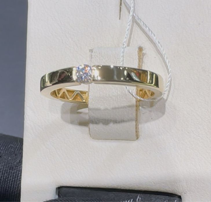 Продам кольцо с брилл