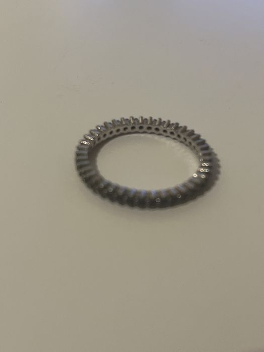 Inel finut din argint cu pietre negre mici