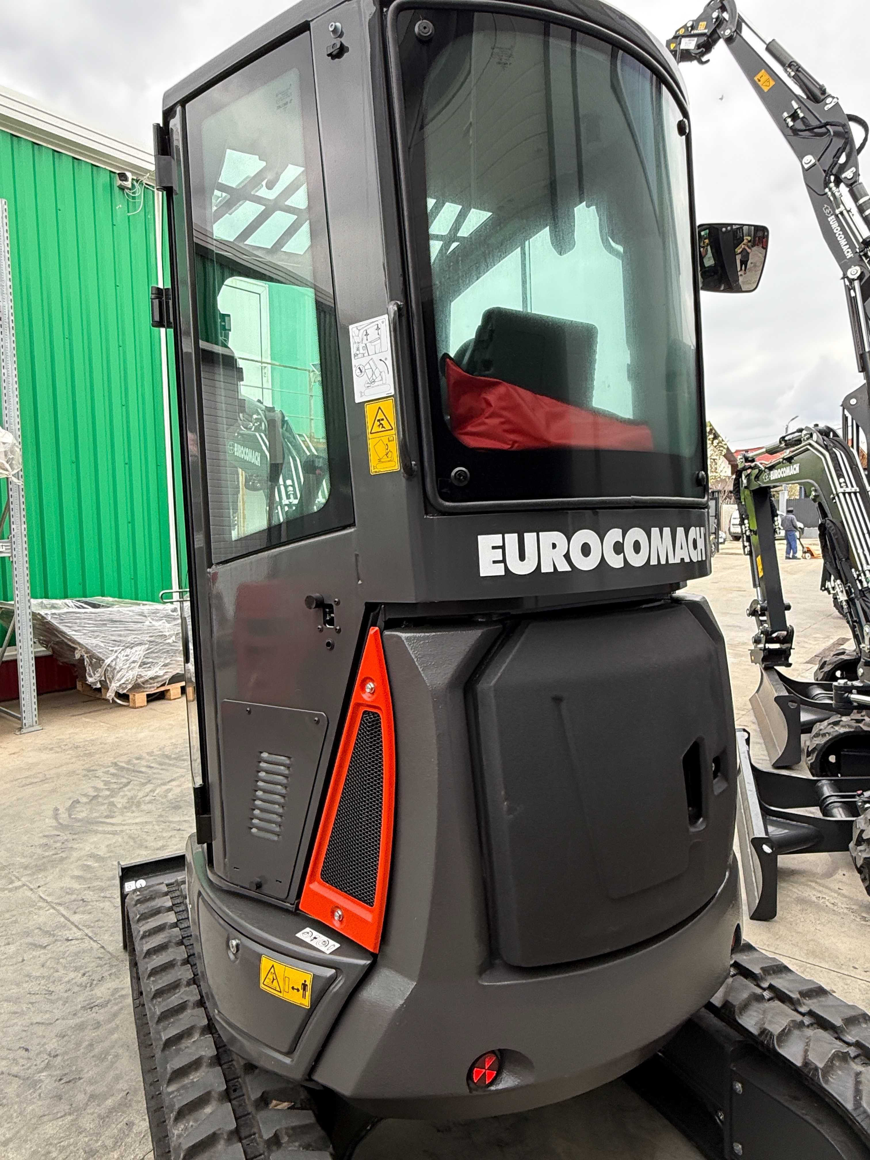 Mini Excavator NOU EUROCOMACH 25ZT Italia 2,7t 5 ANI Garantie 3 CUPE