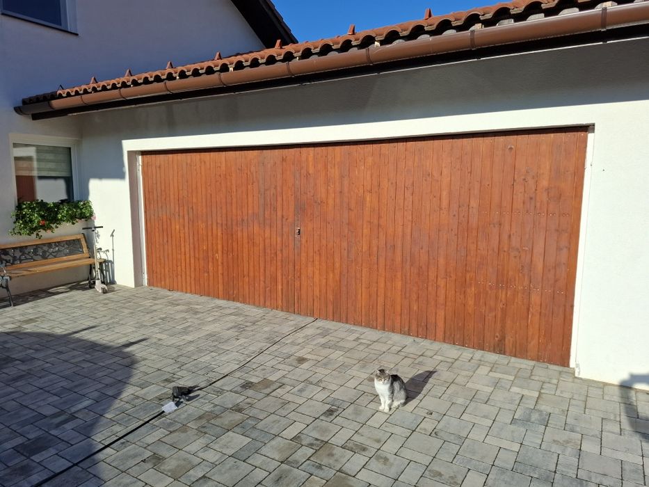 Ușă de garaj din lambriu pe schelet metalic 571 x 197