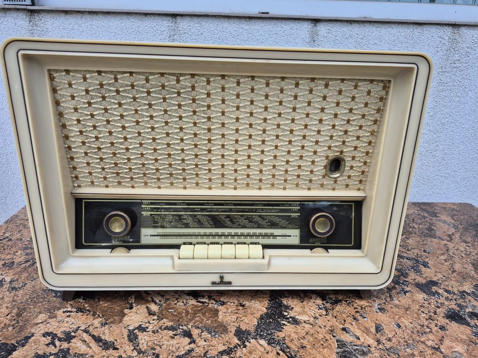 Radio Siemens model C50 fabricat made in Germany in 1955-1957

Siemens