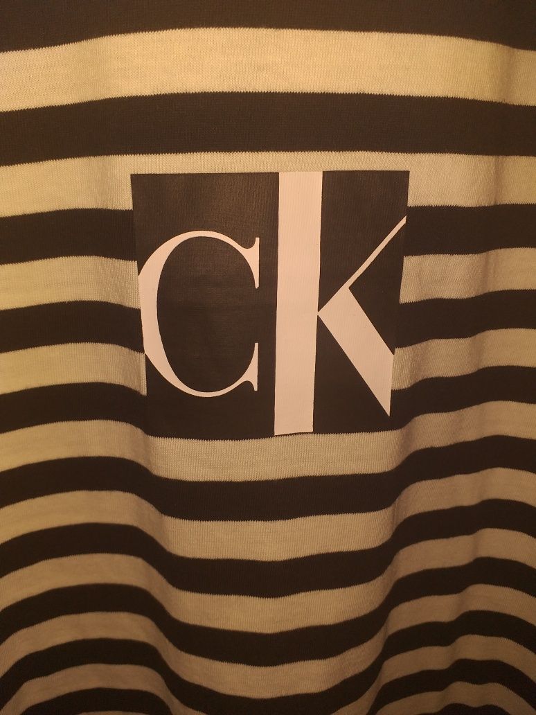 Оригинална тениска на Calvin Klein, M
65 лв