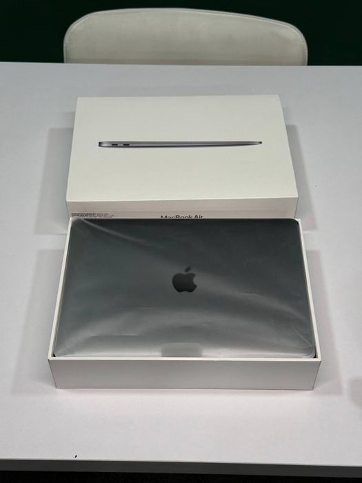 Macbook Air M1 deyarli yangi