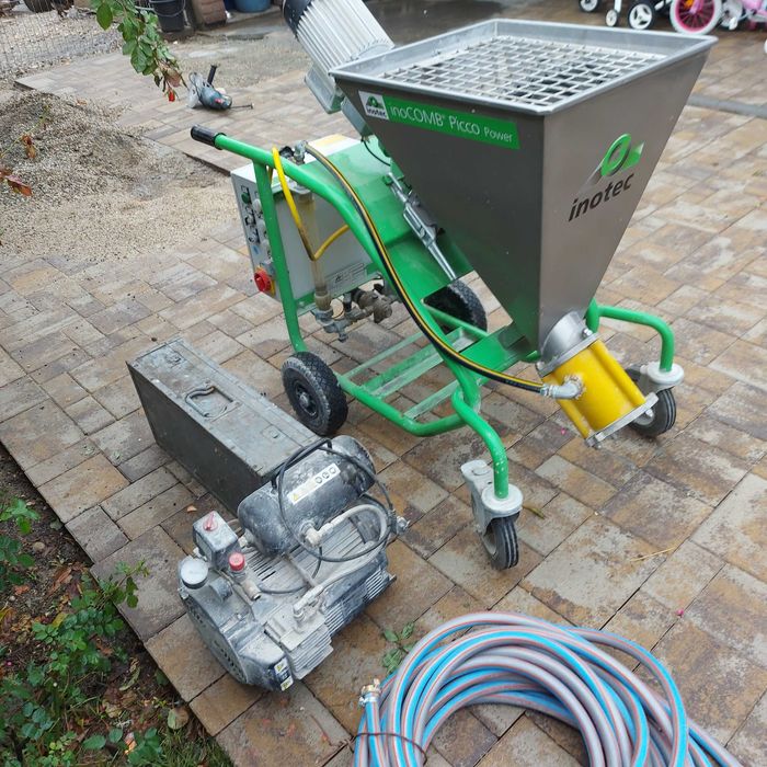 Vând pompa tencuiala glet si sapa la 220v