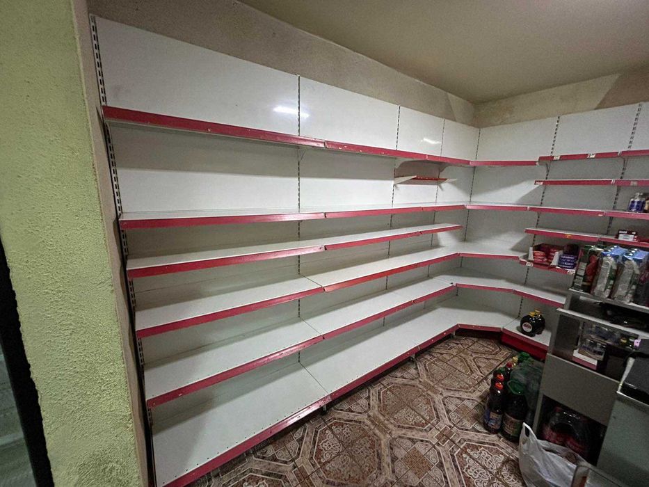 Метални търговски стелажи