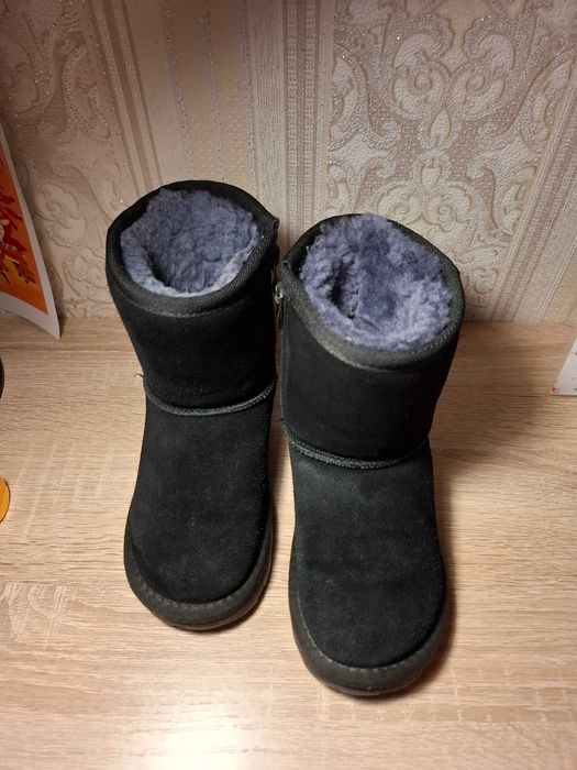Продам детские Угги