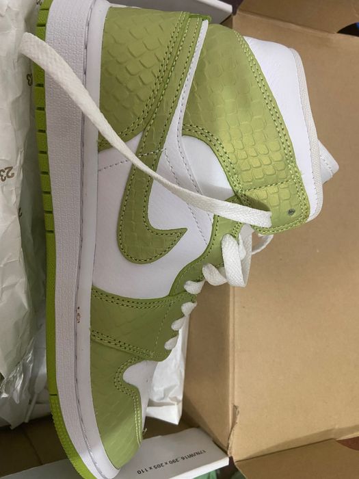 Air Jordan 1 Mid SE "Green Python" sneakers
