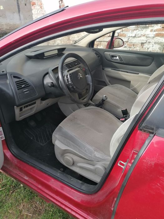 Dezmembrez Citroen c4