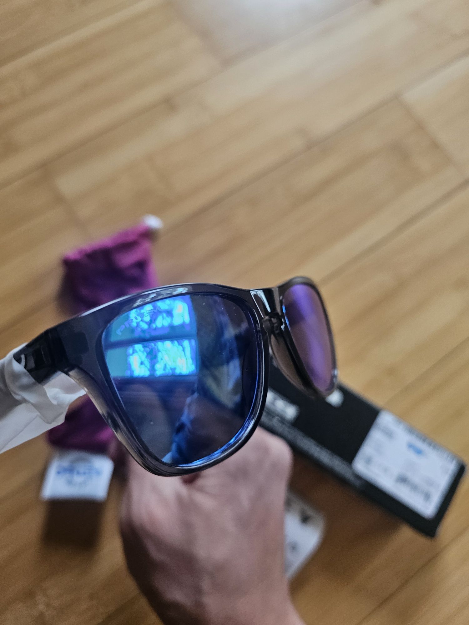 Чисто нови Oakley очила за деца - Frogskins XXS