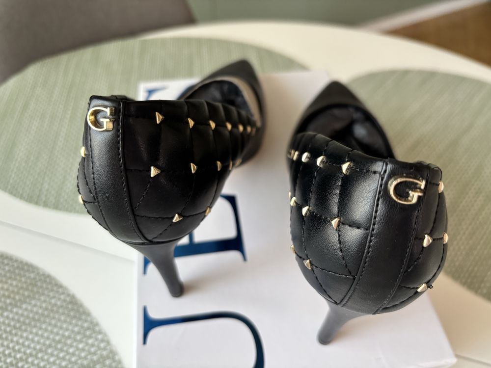 Обувки Guess , черни, ток.