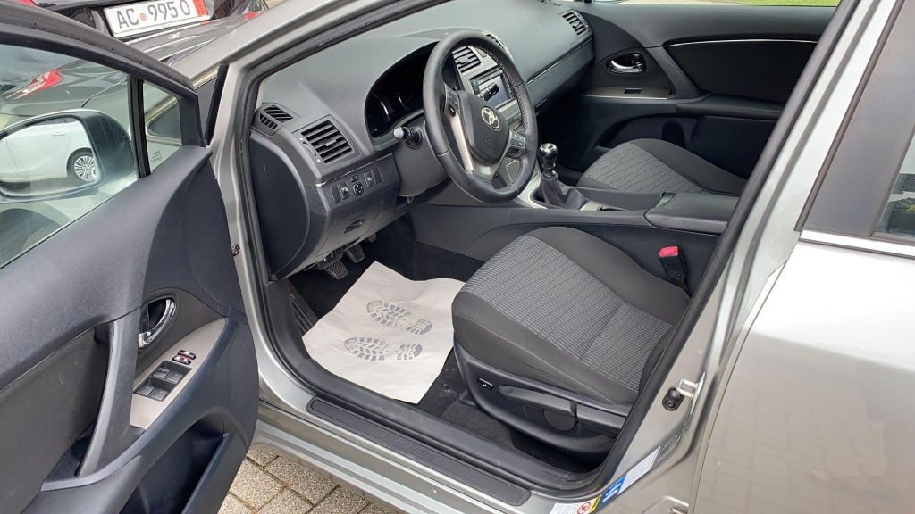 Toyota avensis an fabricație 2011