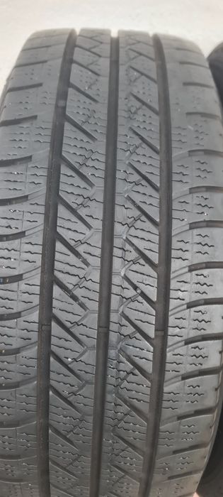 Doua anvelope M+S 215 65 15C