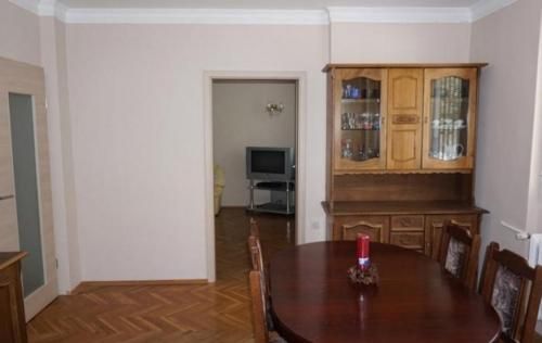 Дава се под наем Тристаен апартамент в София, Банишора - 120 кв.м за 750 € - Снимка #2