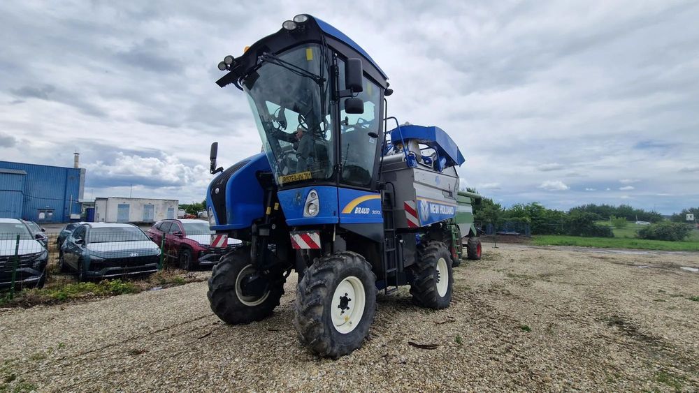 New Holland BRAUD 9070L COMBINA DE RECOLTAT STRUGURI NEW HOLLAND BRAUD 9070L  si RAIPLAST rezervor de transport struguri