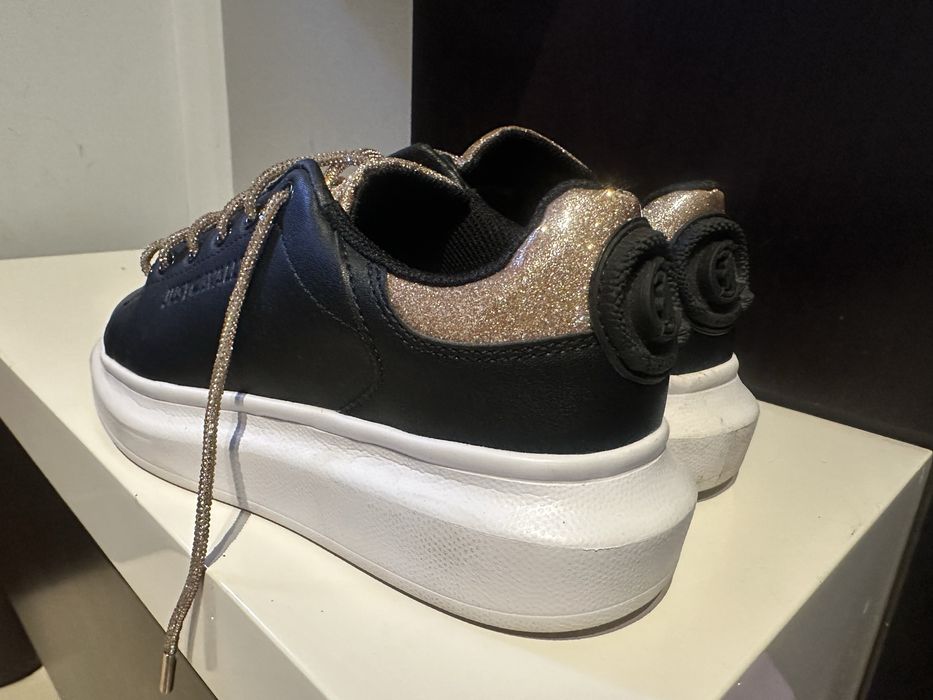 Сникърси just cavali