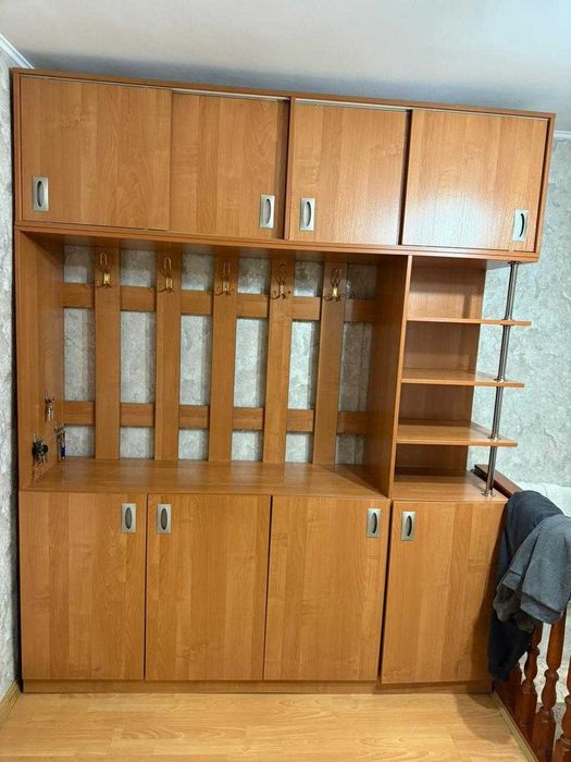 Шкаф - стеллаж в отличном состоянии