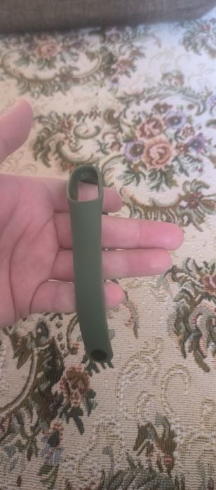 Продам зарядное устройство на Mi Band 4, и силиконовые ремешки.