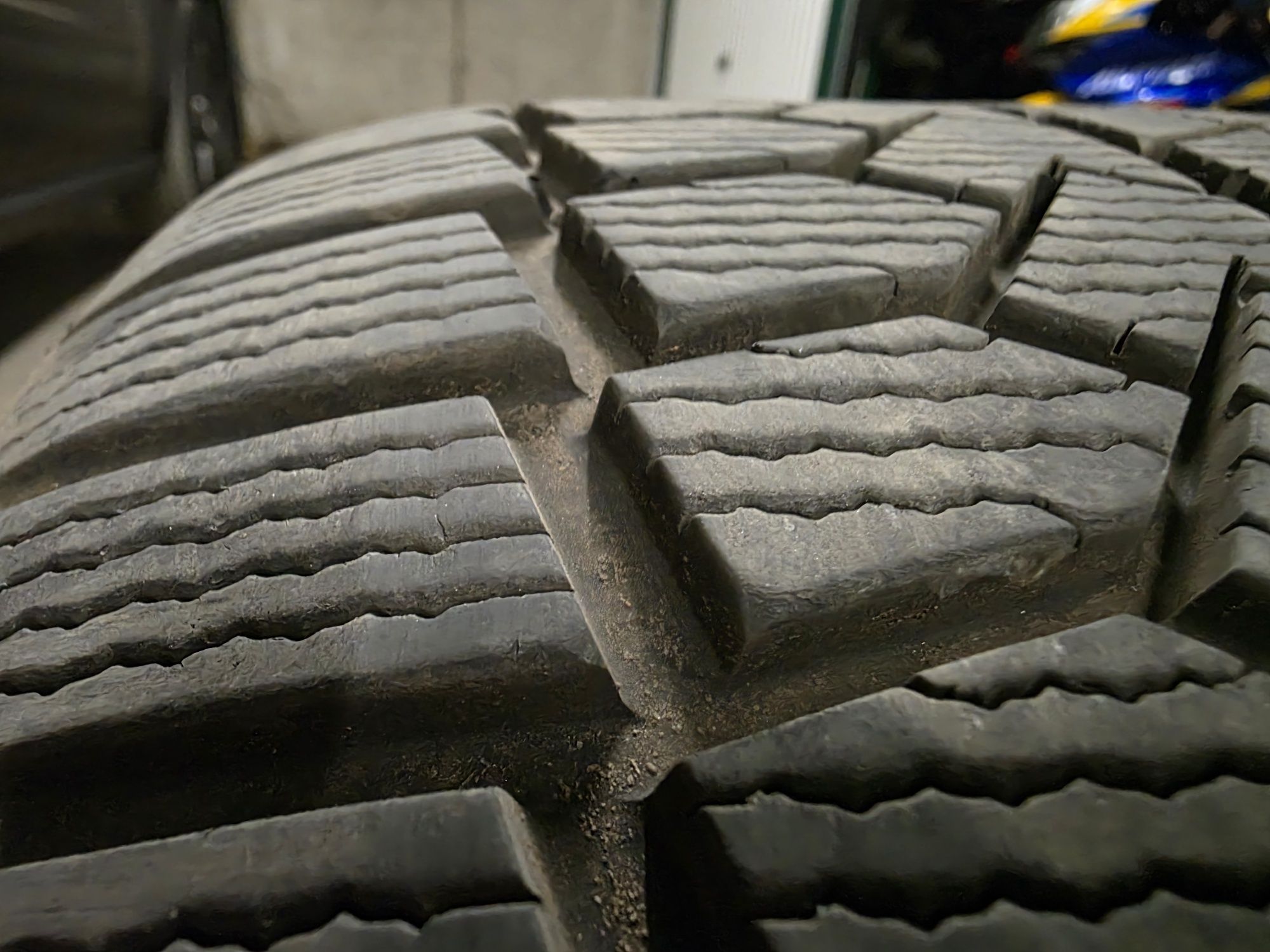 Зимни Спорт пакет 275/40 R19, 255/40 R19