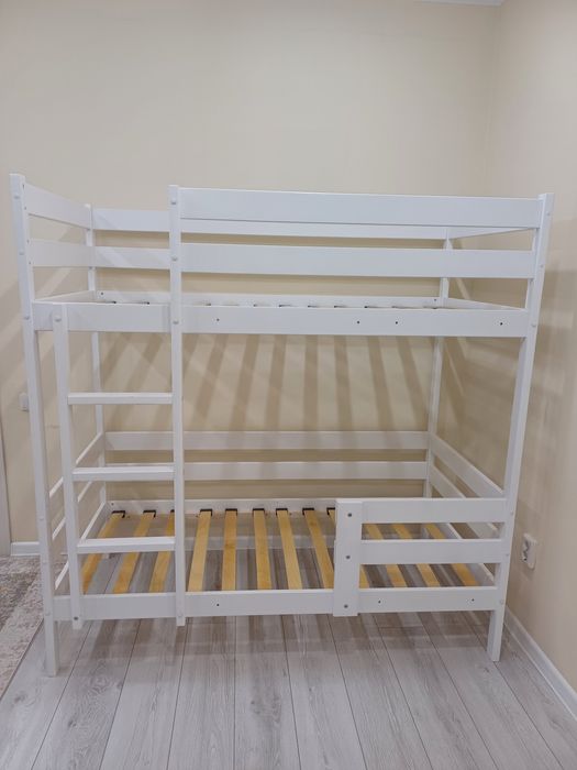 Детский кровать цена 50000  в хорошем состоянии  почти новая