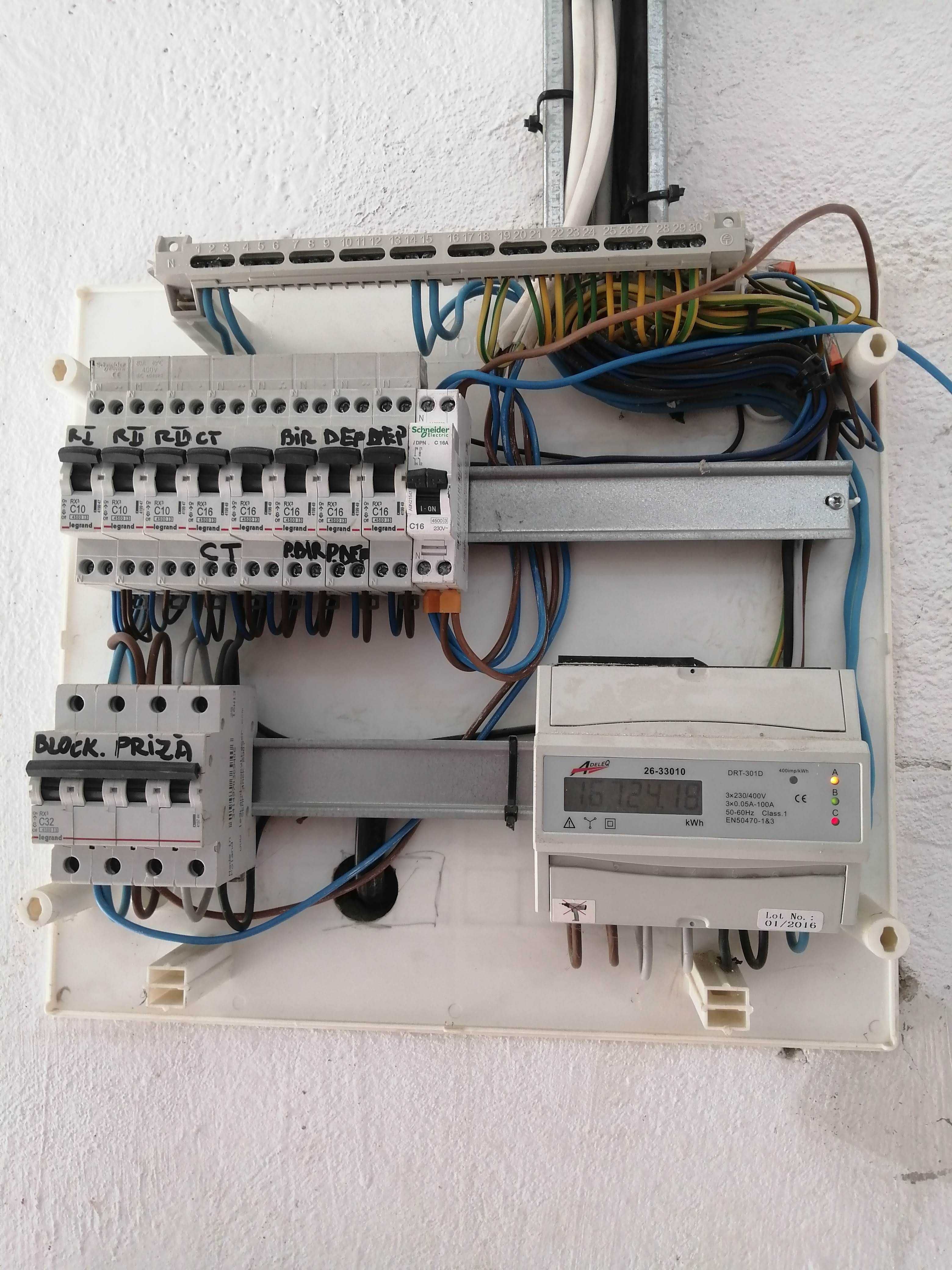 Angajam electrician in Italia Padova! Salar de la 1800 euro in sus