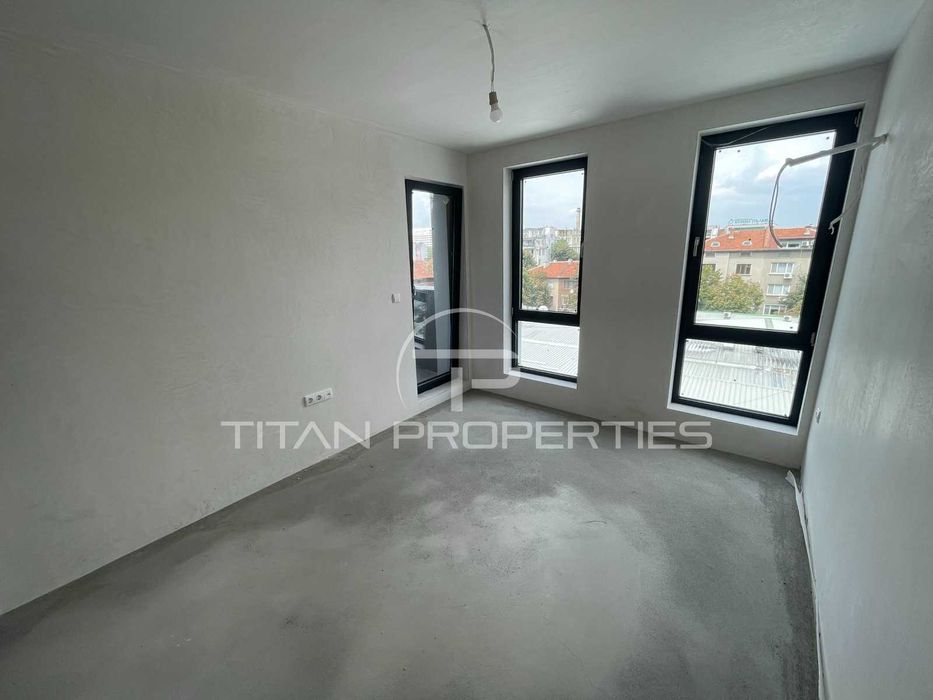 Продава се Тристаен апартамент в Пловдив, Младежки Хълм - 155 кв.м за 1600 €/кв.м - Снимка #4