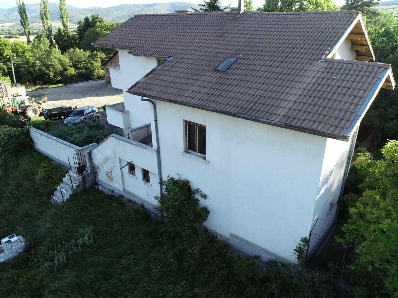 Продава се Къща в с. Ярлово, Област София-област - 300 кв.м за 350 €/кв.м - Снимка #2