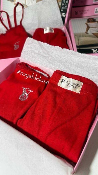 Seturi lenjerie dama Victoria Secret