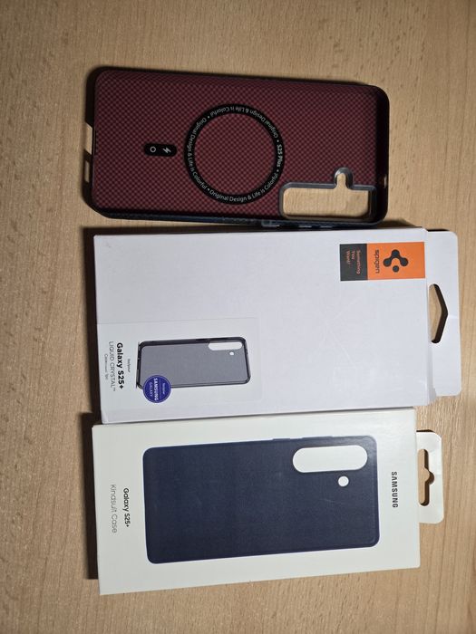 Vând huse Samsung 25plus