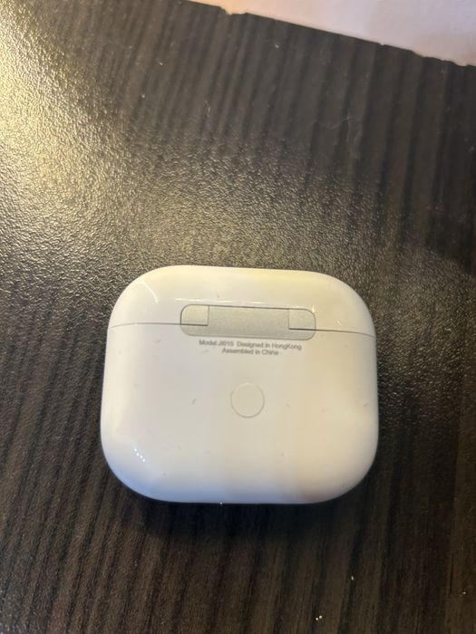 Vand airpods noi desigilate