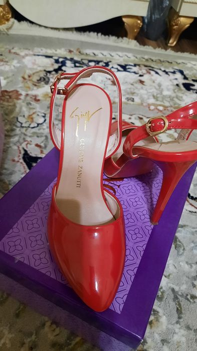 Туфли срочно продам каблуки