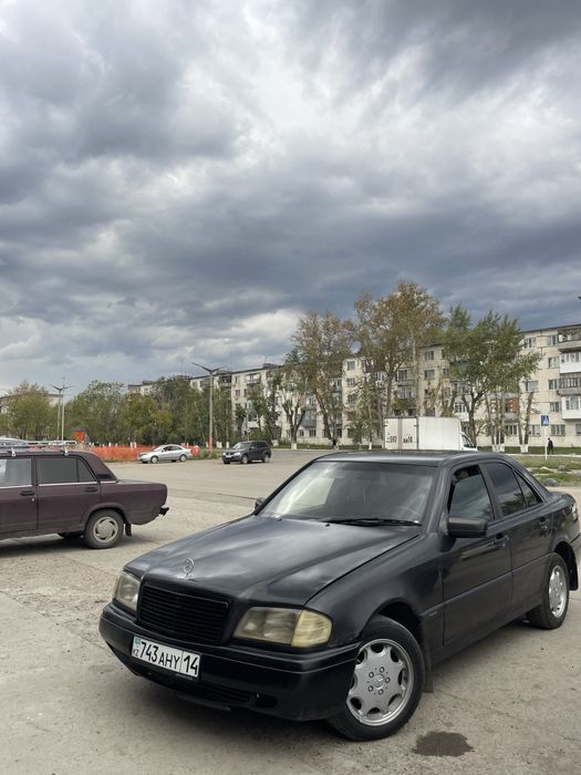 Продам машину в хорошем состоянии мерседес с180