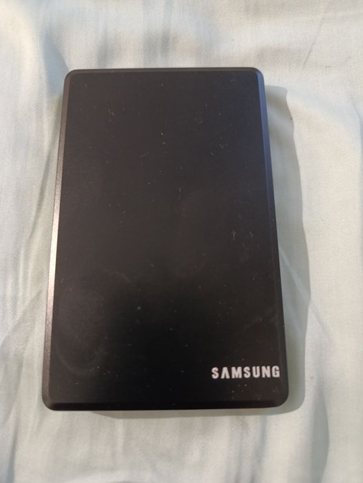 Продам внешний жёсткий диск SAMSUNG объемом 1тб USB 2,0