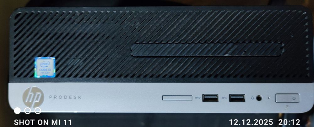 Продавам настолни компютри HP.