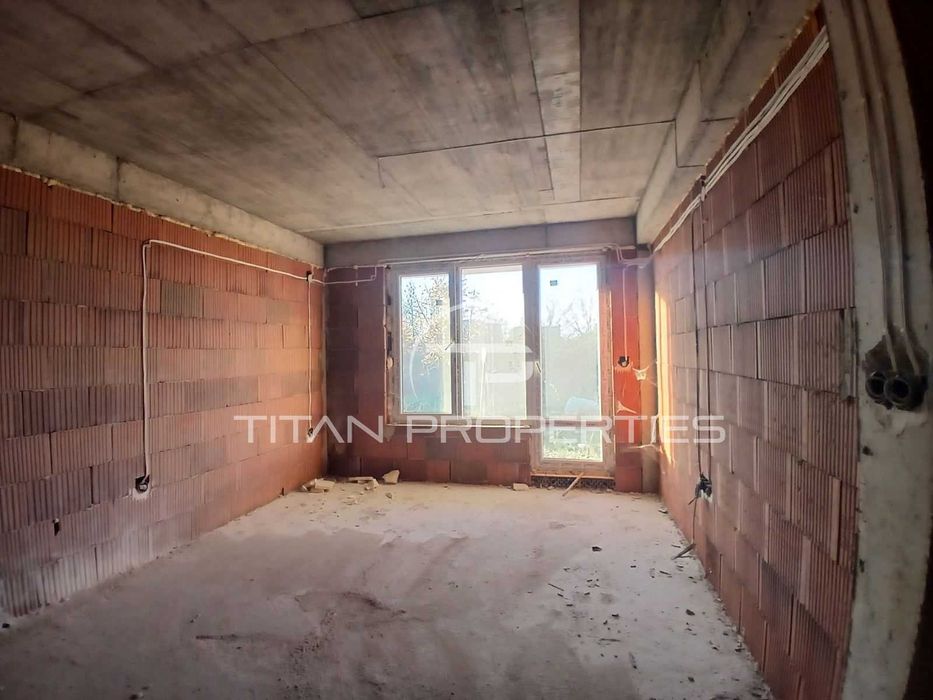 Тристаен апартамент в Остромила