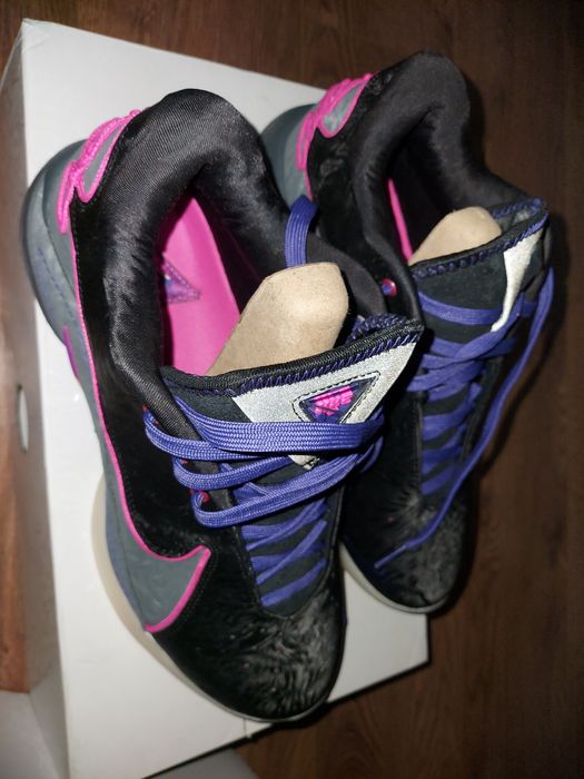 Vând pereche noua de ghete baschet Lebron XXII "Blacklight", 44.5 EU