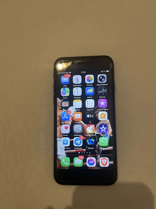 iPhone SE 3 gen 2022 128gb + Гаранция