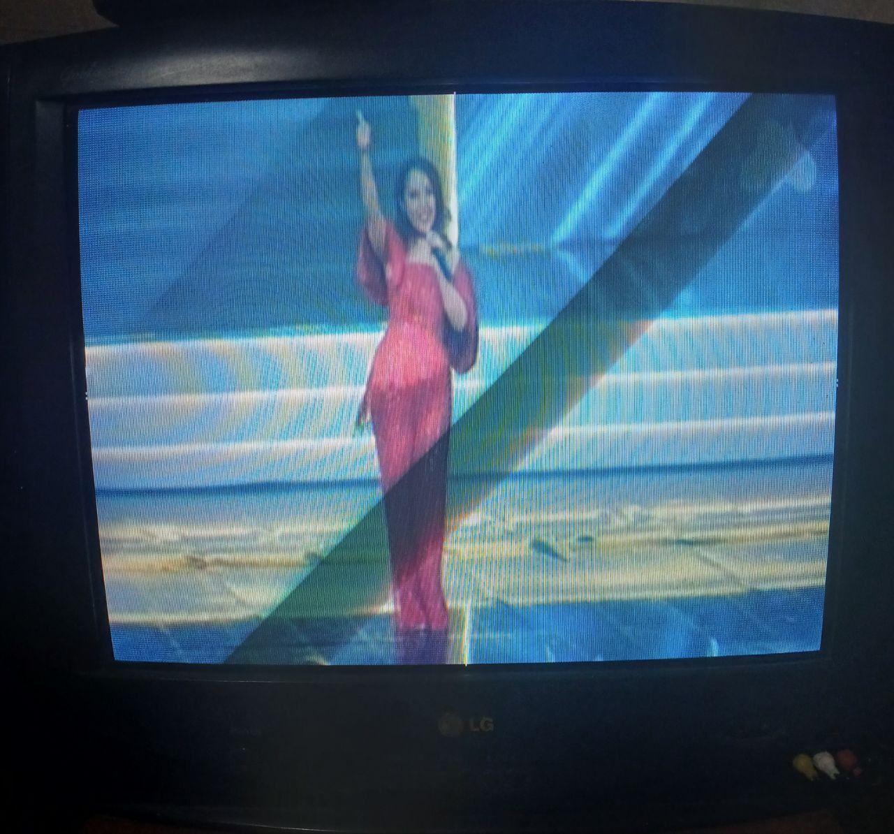 Prodayotsya LG televizor 2 shtuki i Haier pol avtomat stir mashina.