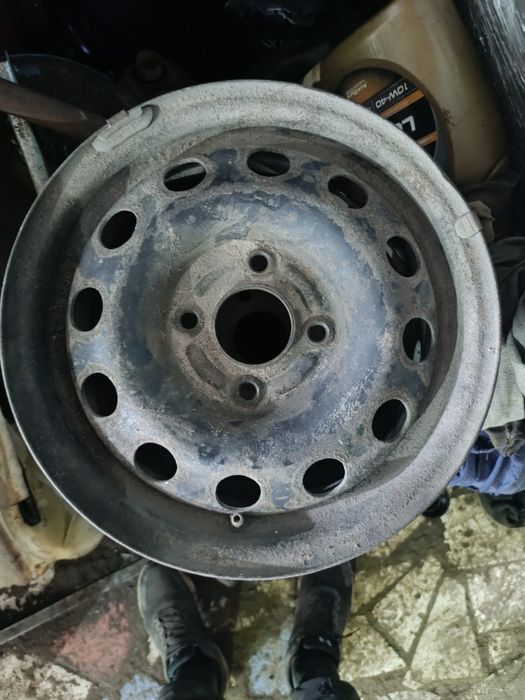 Продам диски с колпаками Форд