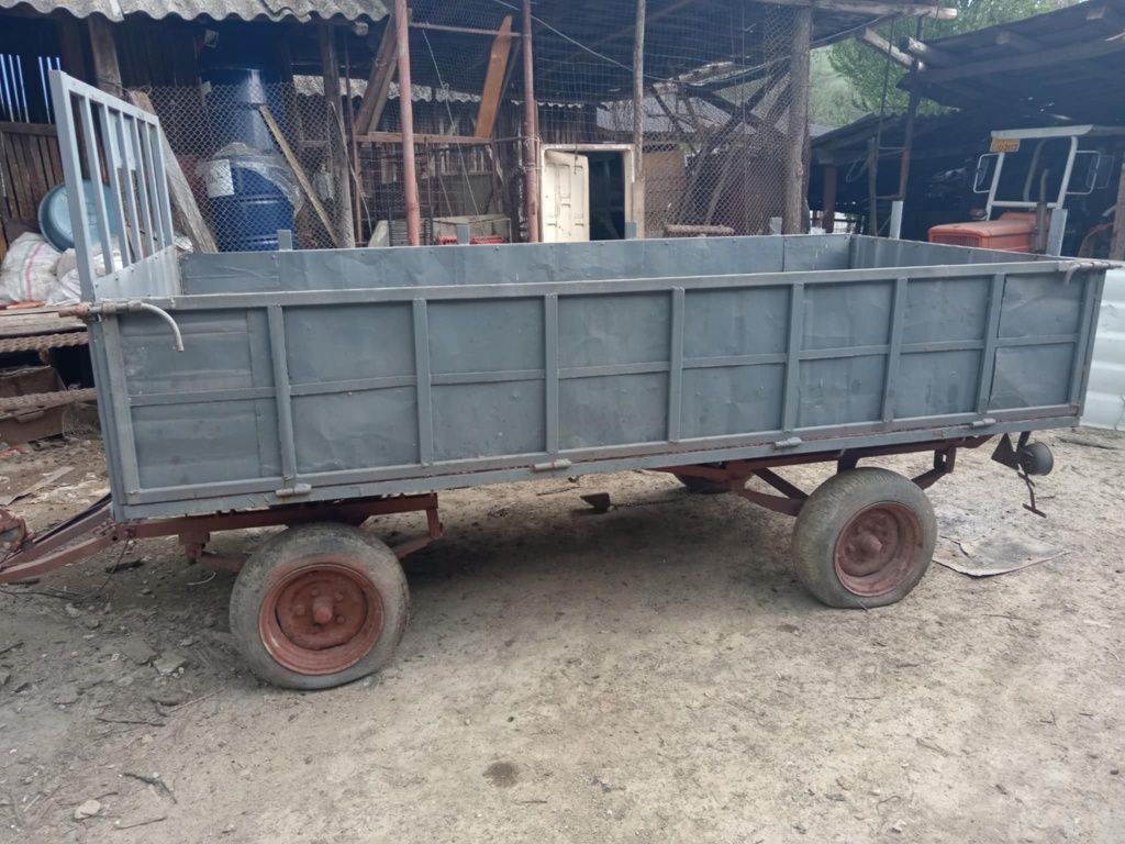Vând remorca 2 axe pentru tractor