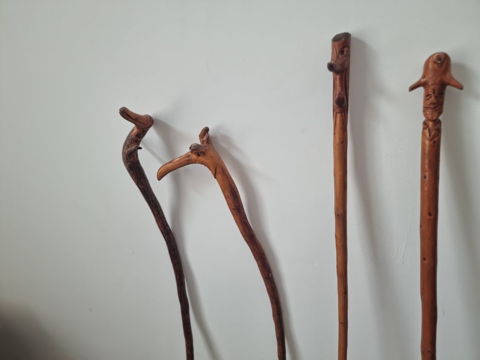 Baston din lemn sculptat integral manual dintr-o singura bucata