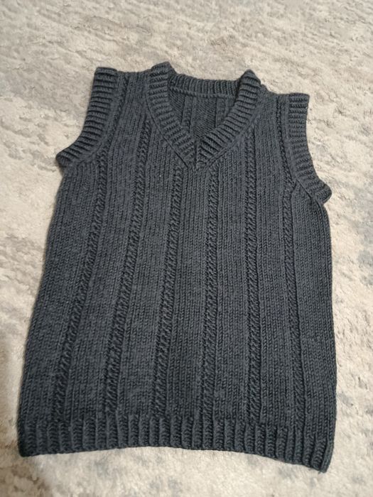 Жилет вязаный ручная работа 40 тыс новый на 7_8 лет
