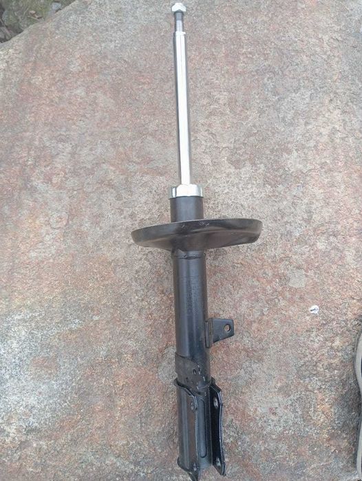 Амортизатор новый на камри 20