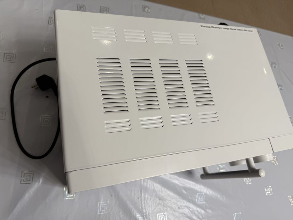 Продам микроволновую печку  ava