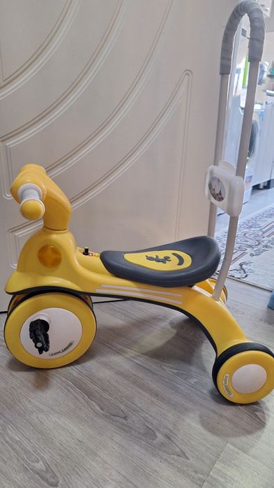 Велосипед детский трехколесный с ручкой